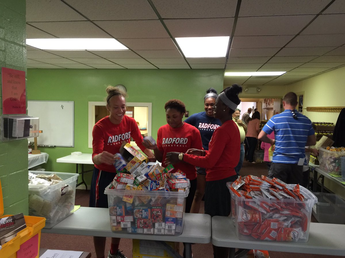 micahsbackpack's tweet photo. Thank you .@CFNRV 4helping raise nearly 2400 meals 4low-resource👫 #givebignrv 🍽🎒👫 #Blacksburg #backpackfeeding https://t.co/xk84wWflGt