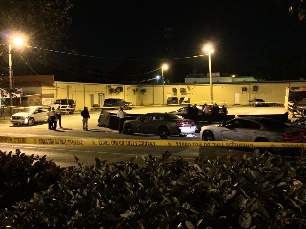 JRichards2183's tweet photo. Fatal shooting @ The One Night Stand bar in Valrico #WTSP https://t.co/aSJIOwQ5sK
