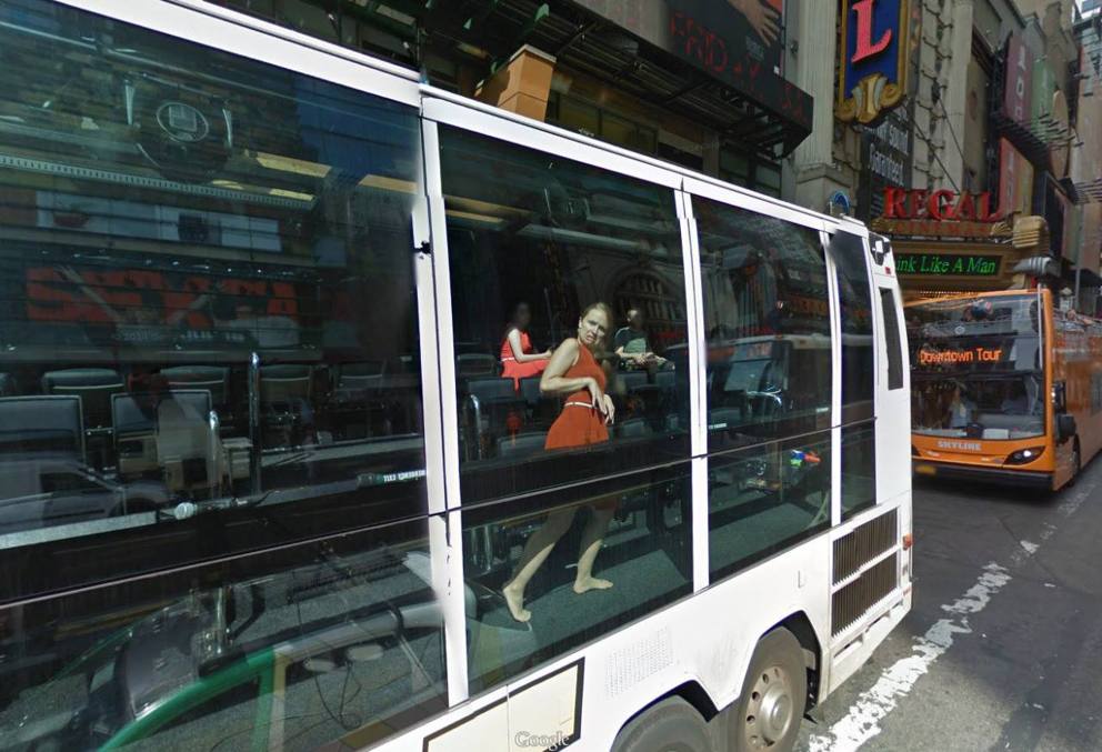 Google Street View colpisce ancora: le immagini più assurde goo.gl/vNYJOx?Vo7