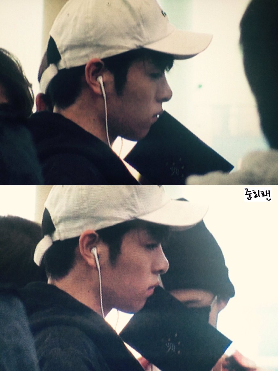 KOOJUNEfan's tweet photo. 160421 인천 출국✈️ #iKON #아이콘 #준회 #구준회 #JUNE 노래 들으면서 멍하니 편지로 입 톡톡 😳 준회야 무슨 생각해? 😃 https://t.co/wqkuv6nrub