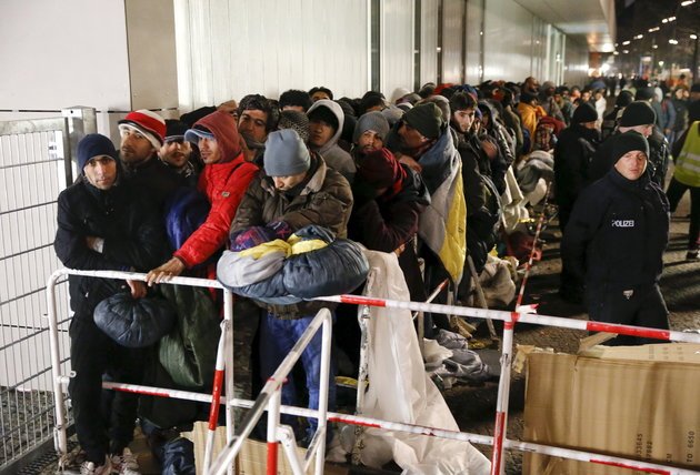 As Shelters Fill Up, Germans Welcome Refugees Into Their Homes buff.ly/1T0R1H5
