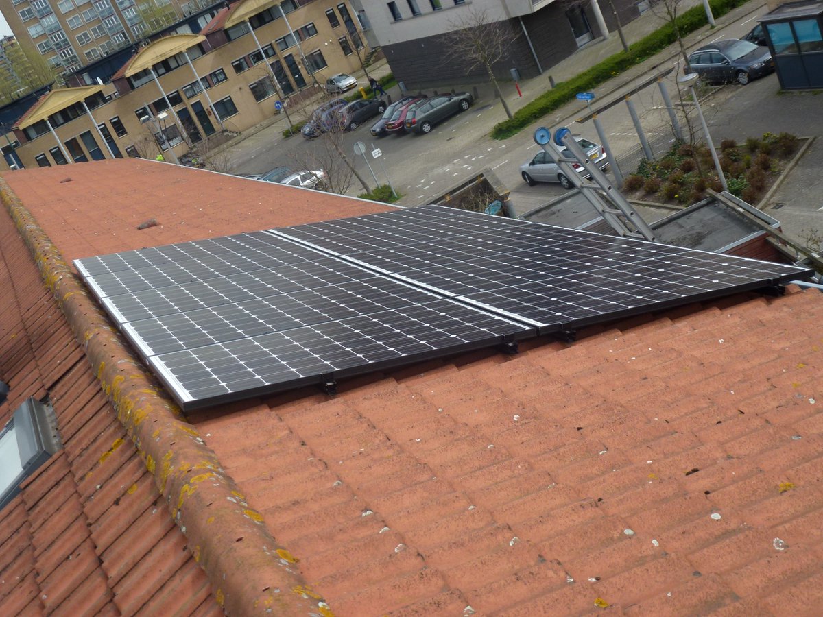 duiveklem's tweet image. Door @Solar_Box geplaatst in Delft: het beste #Solarwatt paneel! 10x de 300 High Power glas-glas!! op #SolarEdge.