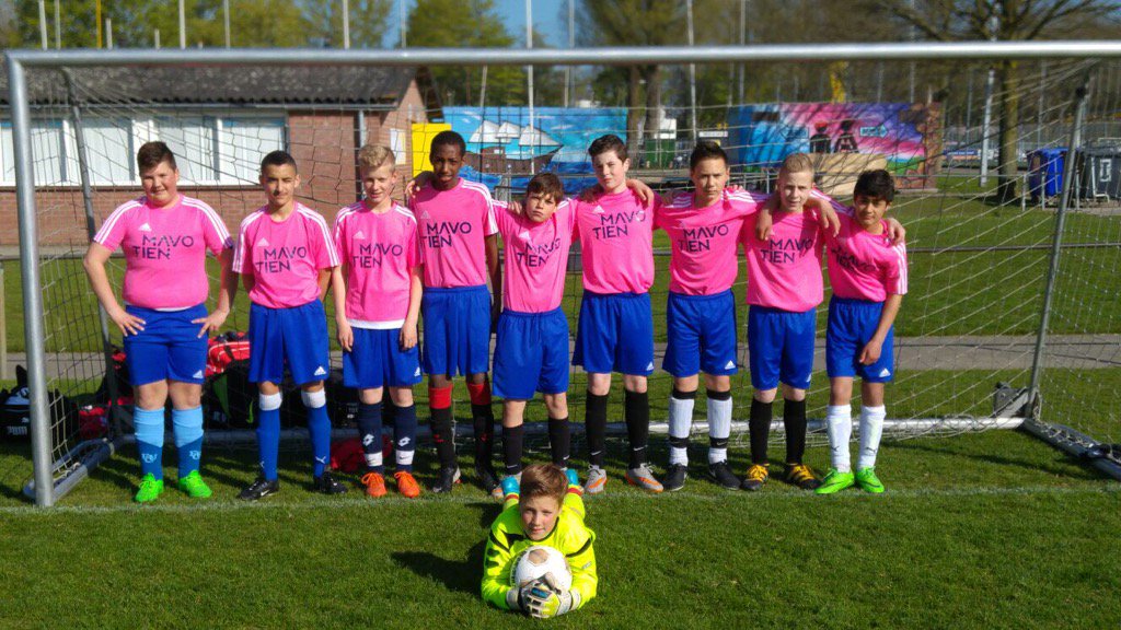 Voetbalteam MAVO TEAM is klaar voor de wedstrijden vandaag!