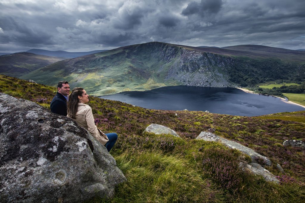Irlandando's tweet photo. Il Lough Tay è un piccolo lago nero incastonato fra le wicklow mountains!  @TurismoIrlanda https://t.co/sJoa4x1QiD https://t.co/7TeNWNv0jZ