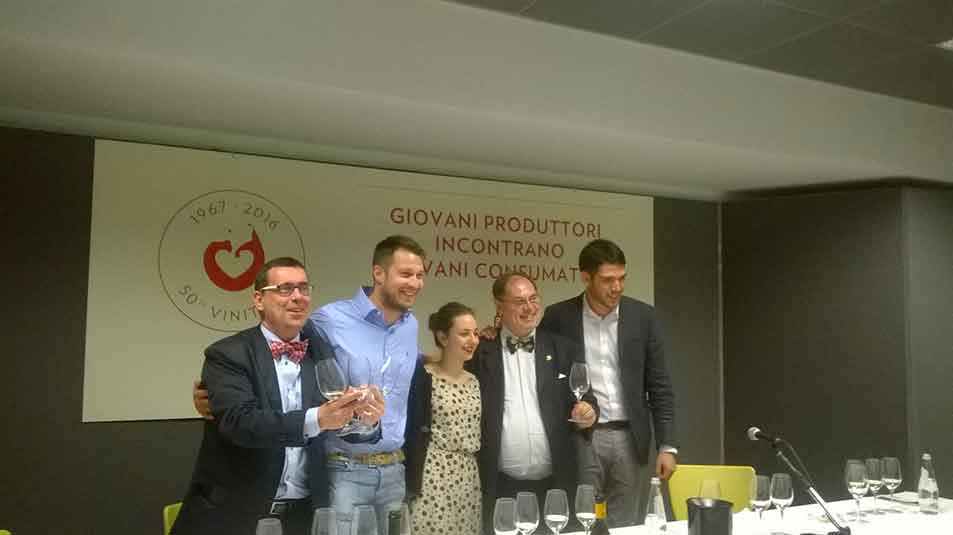 A #youngtoyoung2016 la riscossa della #qualità!!! #pinot64 #calatronivini #oltrepopavese  wineilvino.it/vinitaly-young…
