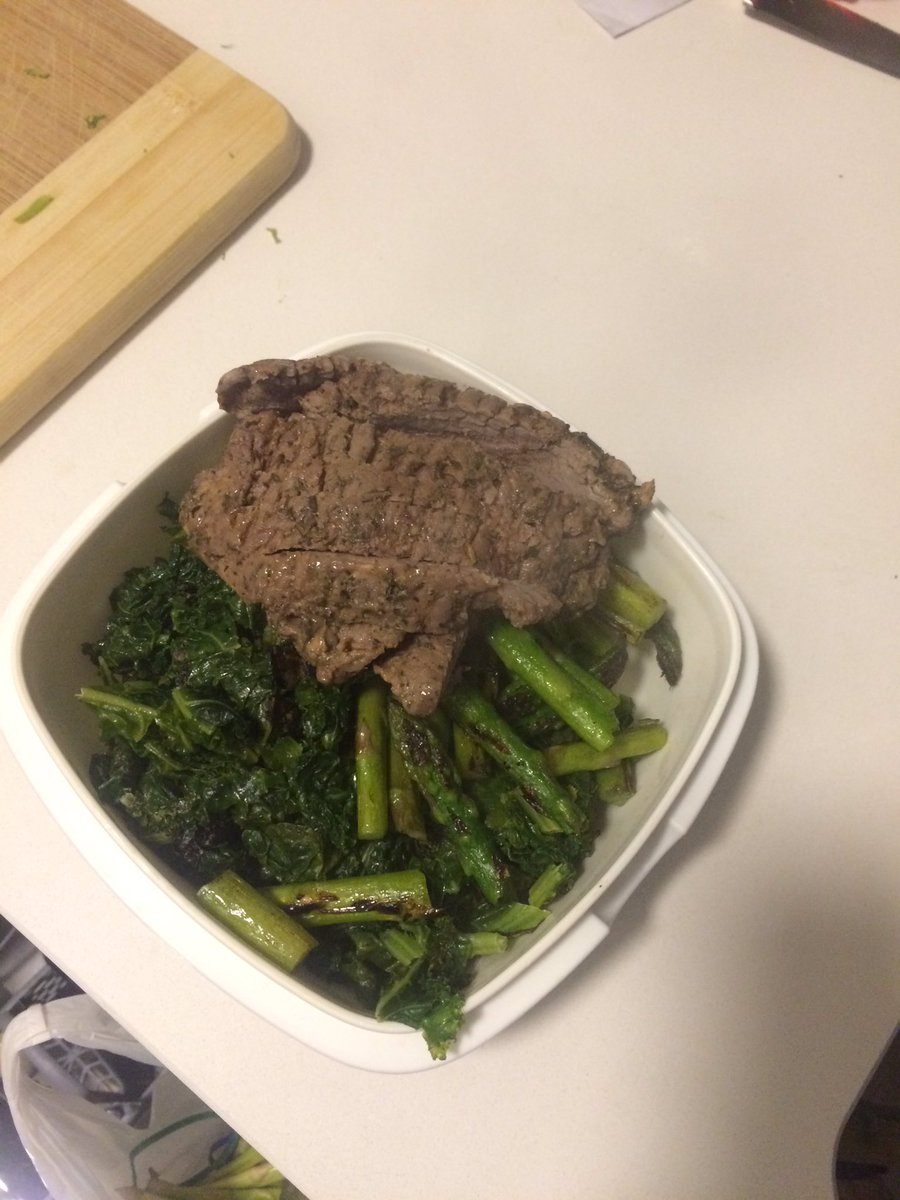 EctomorphDiet's tweet photo. #mealprep is a pain in the arsenal but essential for your #gains. Espesh if you have a full time job #ectomorphdiet https://t.co/coa1msE88f
