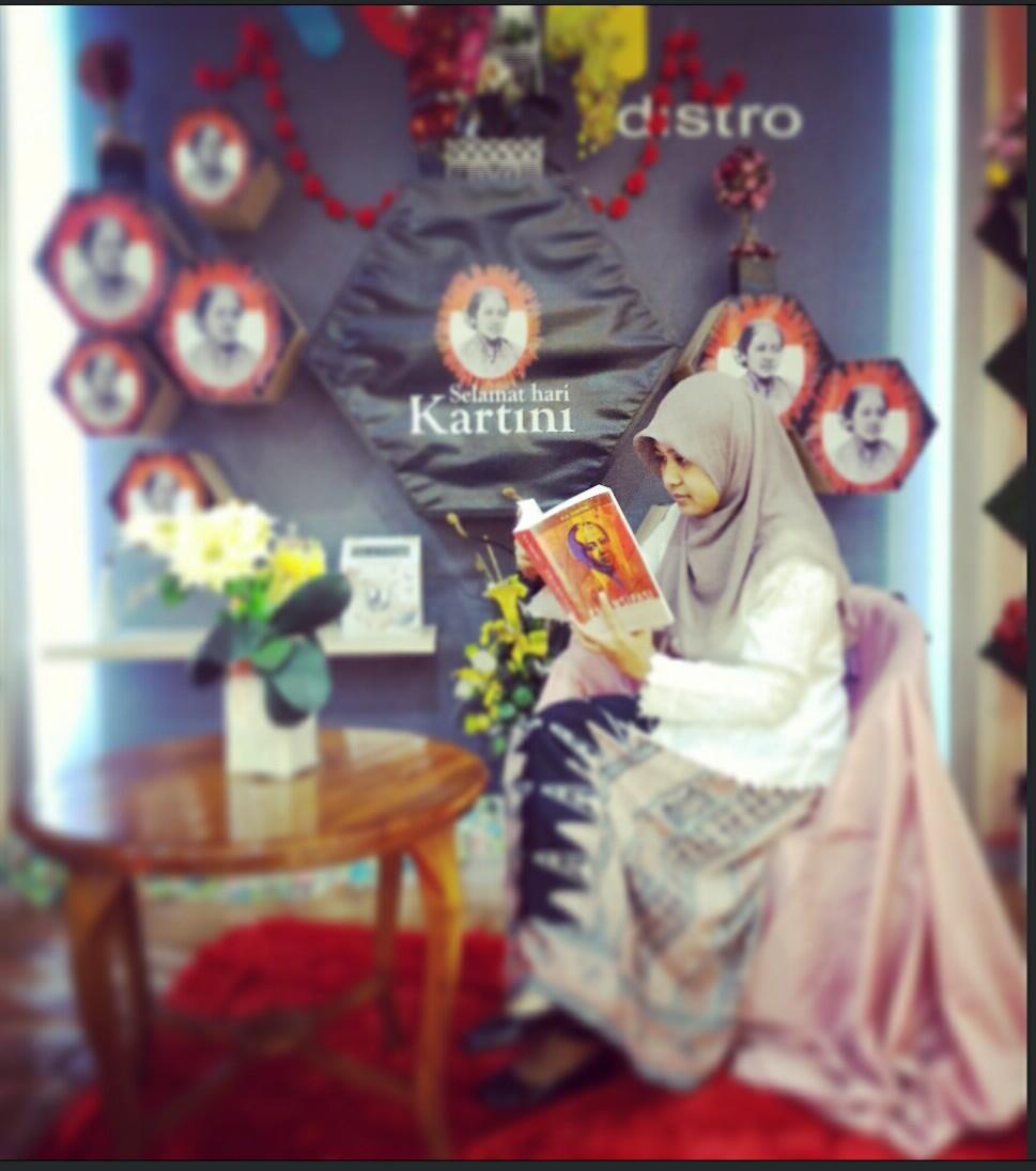 Kartini's day #redkartini <a href="/BeFunNColorful/">Be Fun N Colorful</a> <a href="/TselGandaria/">Grapari Gandaria</a>