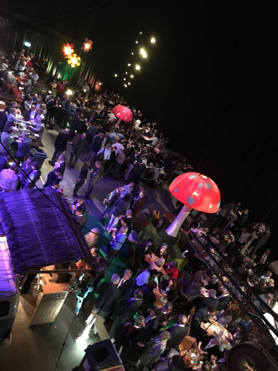 Feestavond Noorderpoort College in opdracht van ZieOmmeZijde. Levering Licht, geluid, beeld, pixelmap.