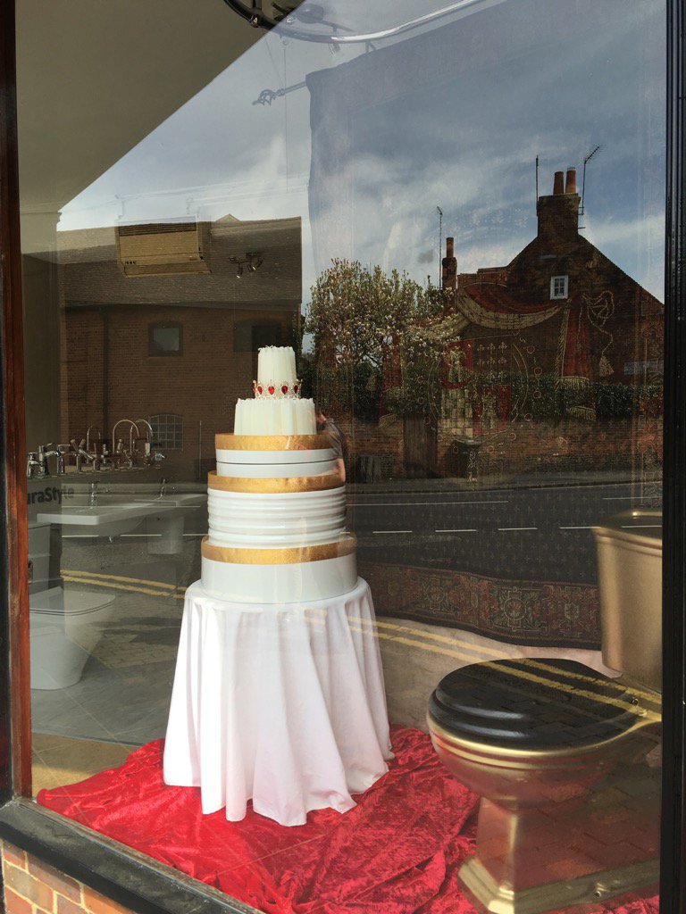 @farnhambath #Happy Birthday your Majesty thank you to <a href="/crosswater/">Arlie Rich Woolard</a> &amp; <a href="/sottini/">Chris Lee</a> for the basins