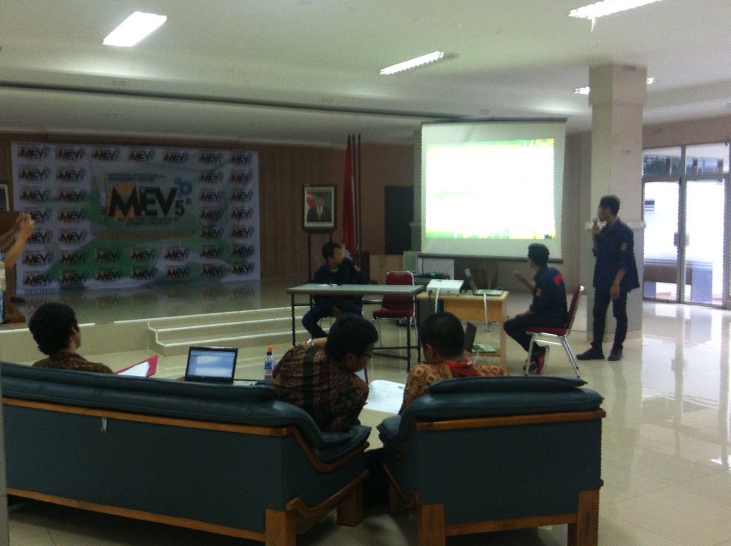 IMEV_PNJ's tweet photo. Penampilan dari Mahasiswa Universitas Negeri Yogyakarta. #MakeYourMovement #IMEVPNJ #IMEV2016 https://t.co/3VU1Vlbkws