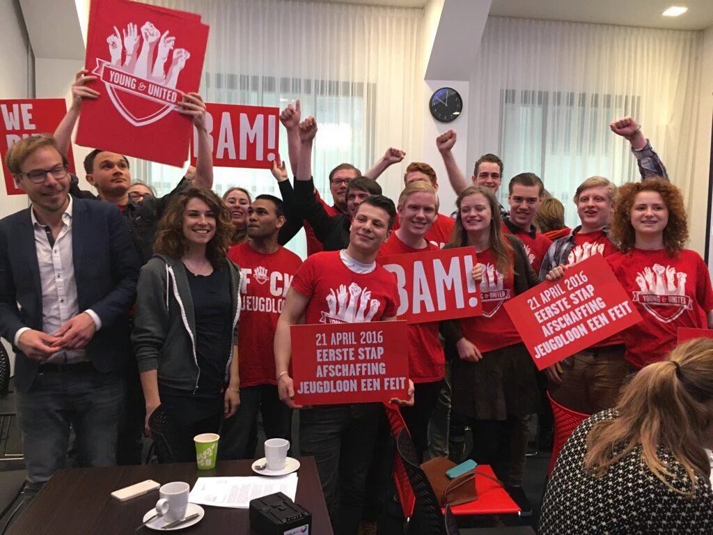 Generatie die #jeugdloon voor eerst in 41 jaar verhoogt. Niet zo lang geleden ondenkbaar. Trots <a href="/YoungUnitedNL/">FNV Young & United</a>! #FNV