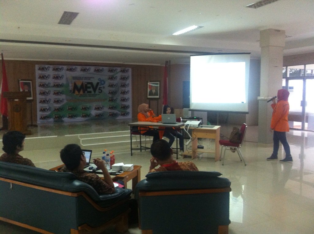 IMEV_PNJ's tweet photo. Selanjutnya presentasi dari mahasiswa Institut Teknologi Indonesia. #MakeYourMovement #IMEVPNJ #IMEV2016 https://t.co/8u361ZYiVo