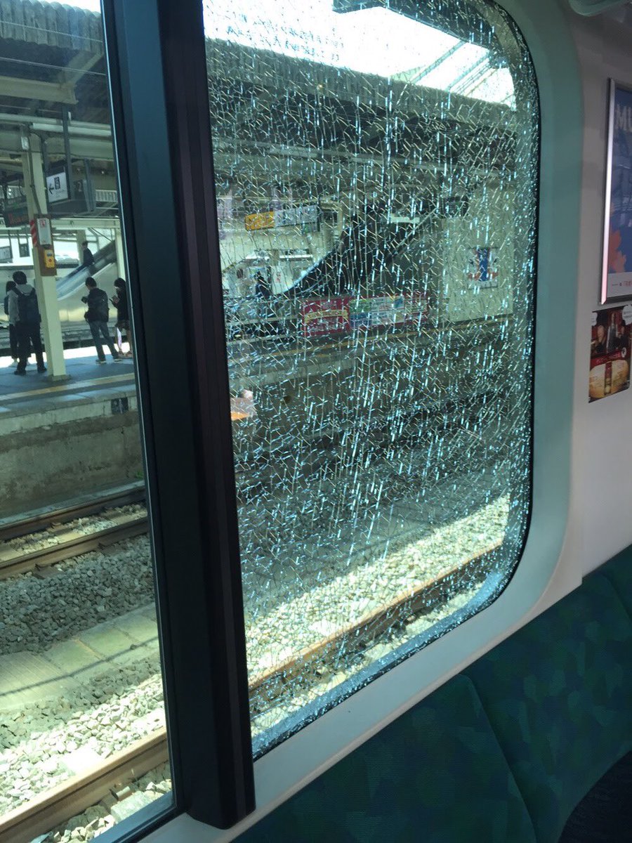 武蔵野線の車両の窓ガラスが突然割れたようですがここで1年前横浜線に