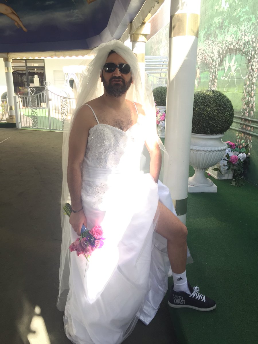 Cyrilhanouna's tweet photo. Merci à vous et aux chroniqueurs d'un soir #TPMP vous êtes des amours 😘 et ce soir je vous présente  la folie vegas https://t.co/eAG8aXbMgS