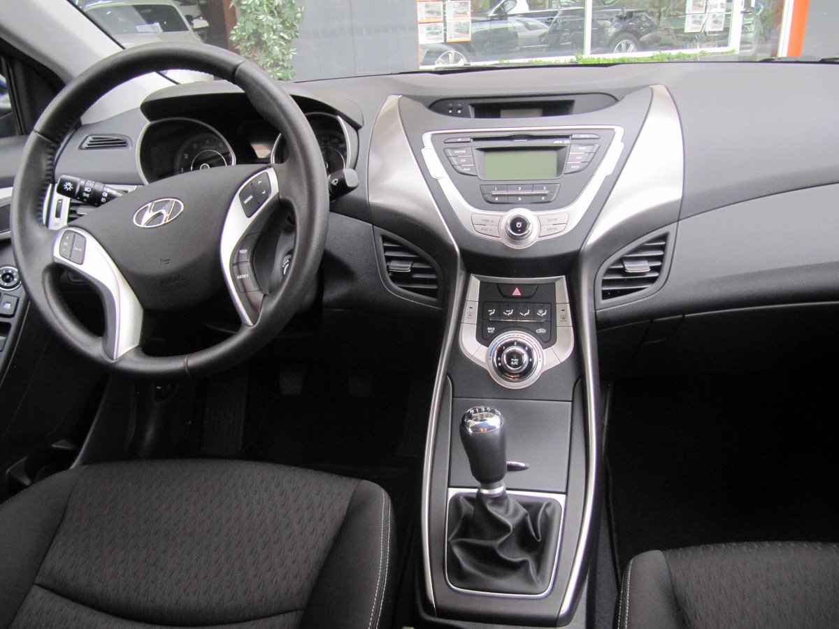 V6RENOVE's tweet photo. #OFERTA #HYUNDAI #ELANTRA  1.6 Confort,  2013,  8.500 km,  por 11.800€ 👏 
https://t.co/8MRJyNud5i https://t.co/7PNVWrJHS6