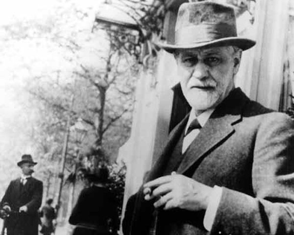 Sigmund Freud, aforismi frasi e citazioni: Scherzando, si può dire di tutto, anche la verità