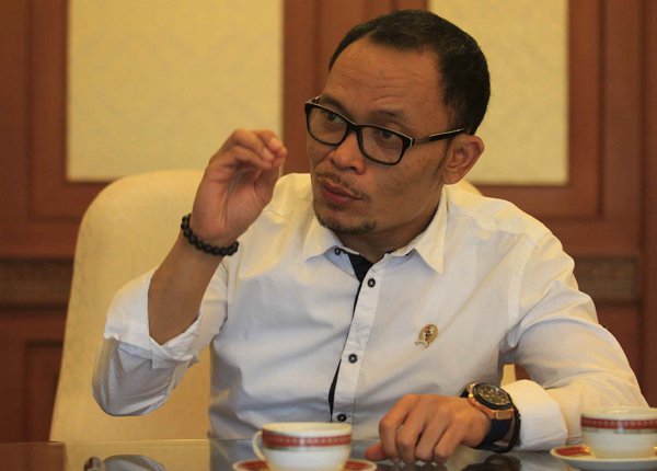 HANIF DHAKIRI TENTANG HIDUP, PEREMPUAN, ANAK DAN BUKU fimela.com/shoutout/video… #HariKartini