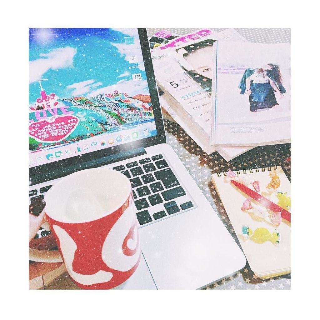 saitou_ayano's tweet photo. 仕事仕事仕事〜!!!
雑誌とパソコンしか触ってない今日😂💖
ひゃぁぁぁぁ〜〜〜🙄🙄🙄🙄🙄🙄。
はやくみんなに報告したいなぁ💭🌸
*
#mywork #mac #macbookpr… https://t.co/qsgDggacSX https://t.co/w3tzzvosI6