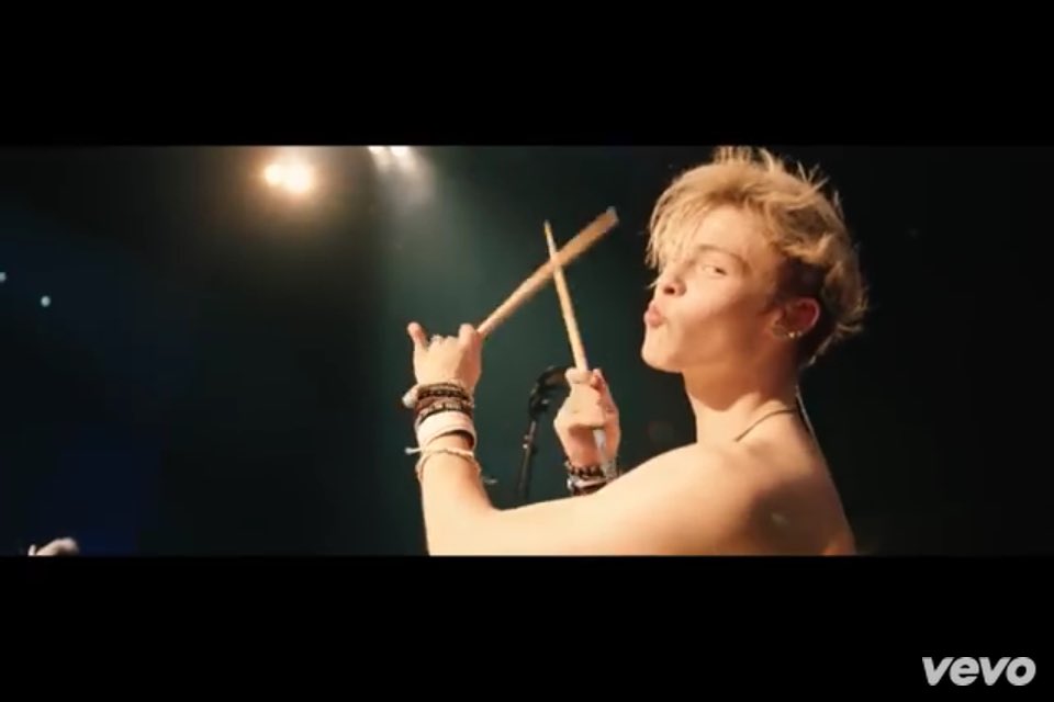 realiizzee's tweet photo. ❤️❤️❤️Hi Nate 👋🏻👋🏻 @TheTideNate 

If I could get this 100+ RT's will you follow me love you 😽😊 https://t.co/l0qeMrZjyu