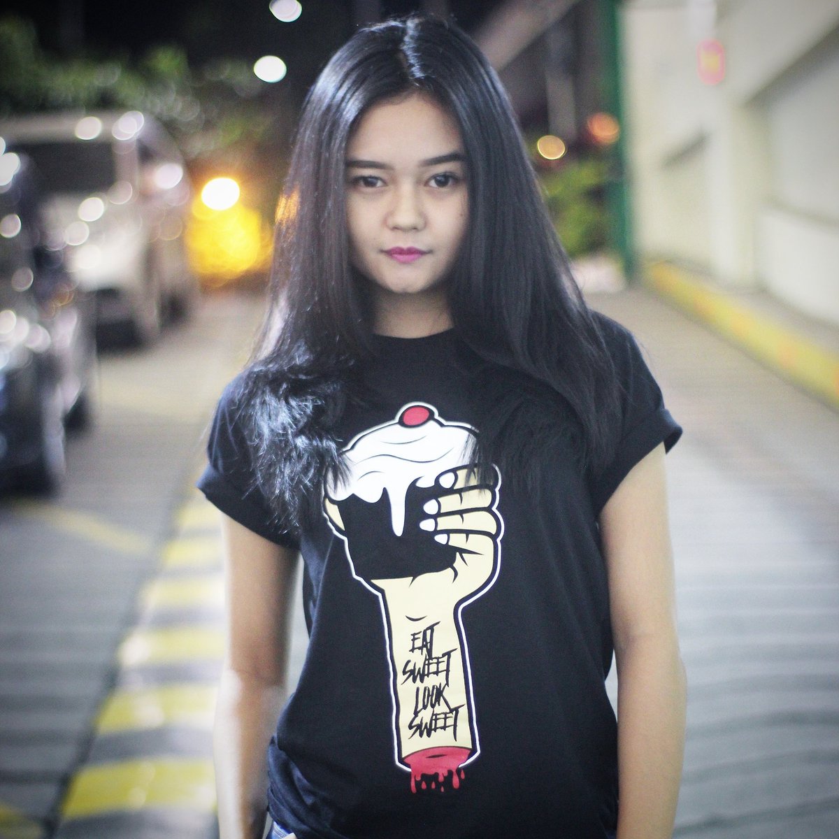 SS "EAT SWEET LOOK SWEET" 
IDR 135K (Inc: Special packaging, Keychain, Stickerpack)
Size: L only 
Limited 15pcs