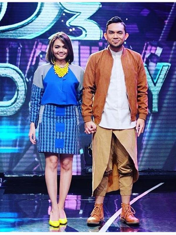 bintangcomID's tweet photo. #HOTTEST @Rina_Nose &amp; @FakhrulRaz1 bantah dikatakan hubungan mereka hanya settingan belaka https://t.co/ESc5gDuzLX https://t.co/fdRV4LozC4