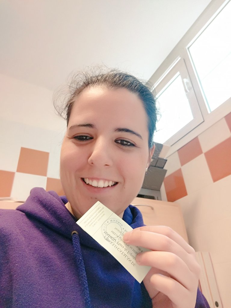 mumo_10's tweet photo. @Valponasca yo ya tengo mi entrada para el #teatrosolidario del 8 de mayo!!!!!!!! https://t.co/f0yQgxrCVp
