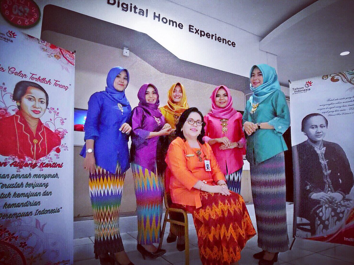 wawanurfatwaa's tweet photo. Indihome kobarkan semangat kartiniku ❤️ #kartiniindihome #TelkomKartini #plasatelkombalaikotamks @TelkomIndonesia https://t.co/fp2gmmBVo9