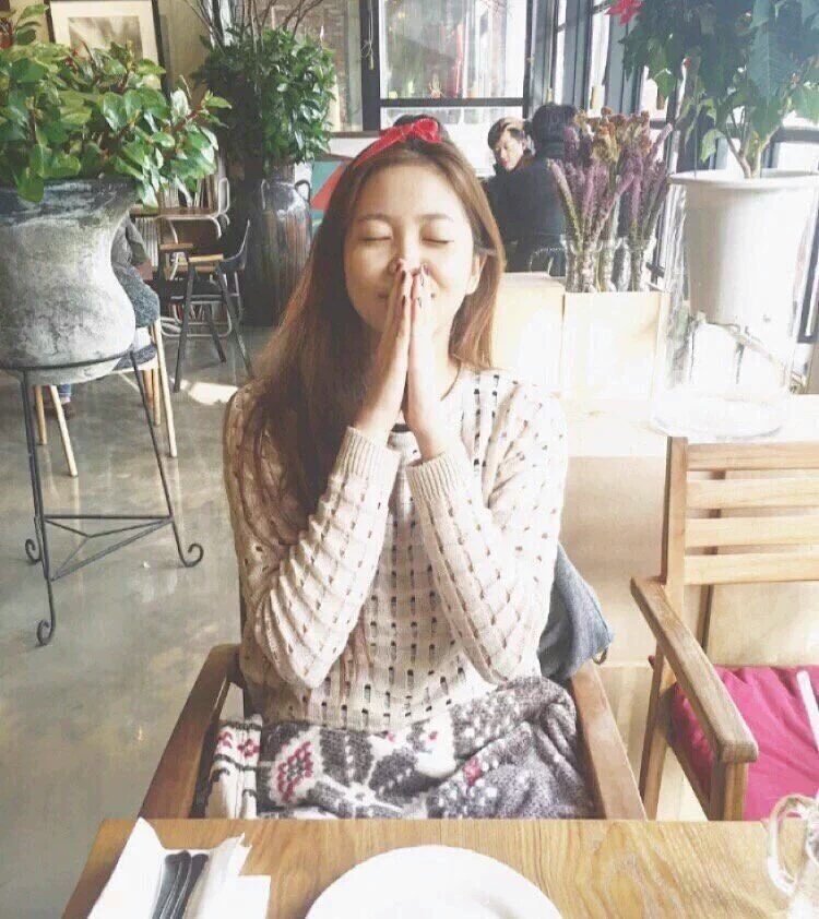 sadevwa's tweet photo. #400DaysWithYeri please stay cute. https://t.co/LTzsKWYhdj