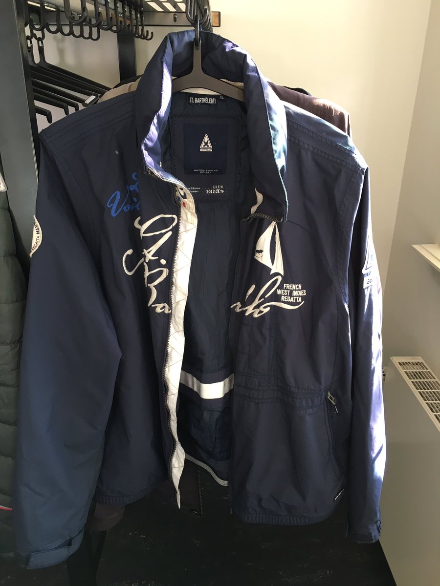 theagilechef's tweet image. Twee jassen gevonden bij #taets. Is dit jouw jas? #zara #gaastra.