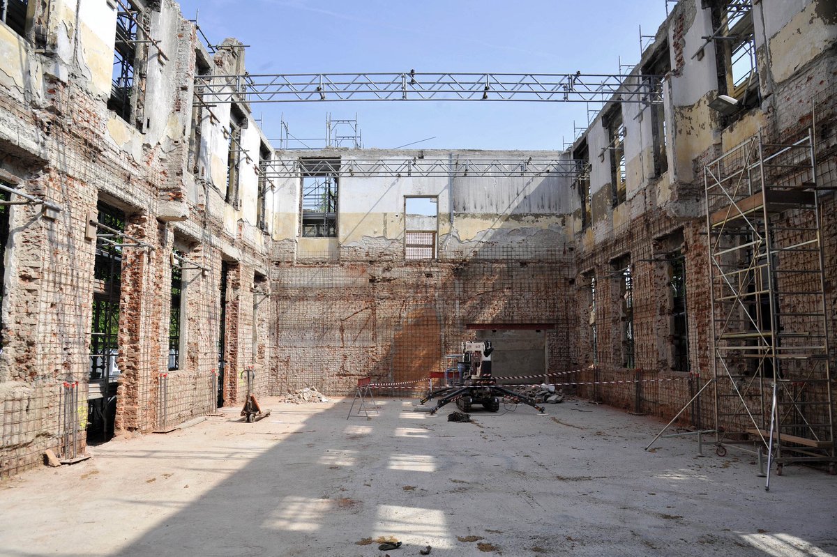 ComuneMI's tweet photo. Scatti dal cantiere al #ParcoTrotter. L'ex Convitto sarà pronto da settembre 2017. Accoglierà 375 giovani studenti https://t.co/gmyFDzjVPS