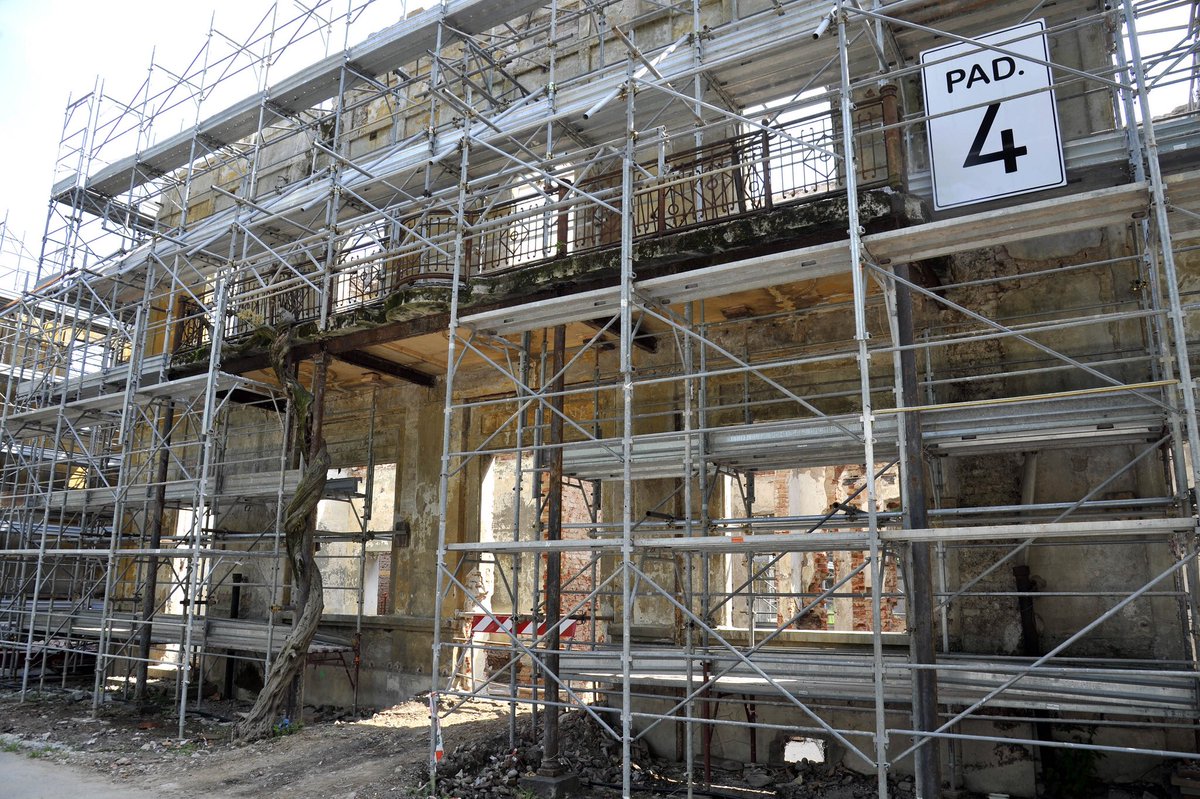 ComuneMI's tweet photo. Scatti dal cantiere al #ParcoTrotter. L'ex Convitto sarà pronto da settembre 2017. Accoglierà 375 giovani studenti https://t.co/gmyFDzjVPS