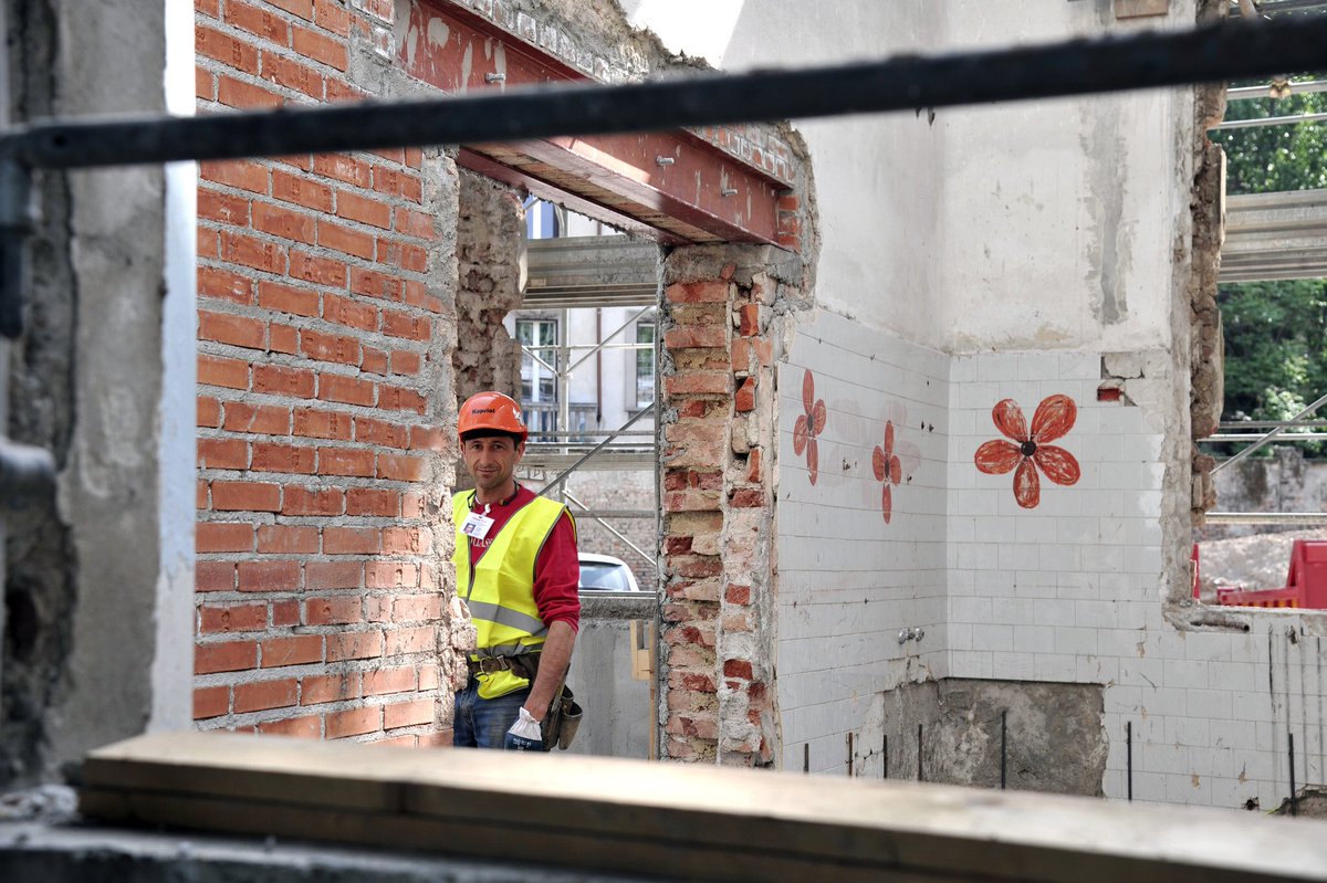 ComuneMI's tweet photo. Scatti dal cantiere al #ParcoTrotter. L'ex Convitto sarà pronto da settembre 2017. Accoglierà 375 giovani studenti https://t.co/gmyFDzjVPS