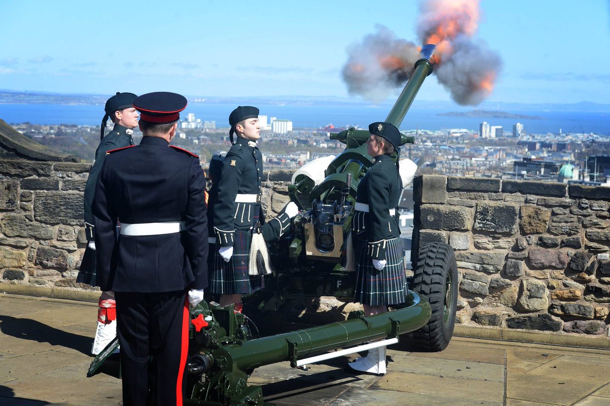 BritishArmy's tweet image. Gun Salutes to mark HM The Queen's 90th birthday took place around the country #HappyBirthdayYourMajesty