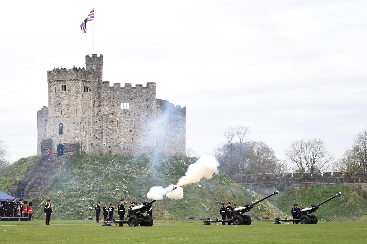 BritishArmy's tweet image. Gun Salutes to mark HM The Queen's 90th birthday took place around the country #HappyBirthdayYourMajesty
