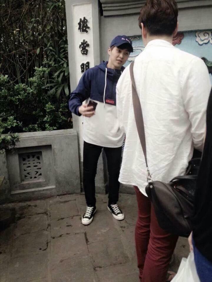 mildoomild's tweet image. 160421 #Xiumin เจ้าของแอคเจอซิ่วหมินที่ฮานอย เวียดนามวันนี้  /ซิ่วหมินเดินทางไปพักผ่อนกับครอบครัว ไปแบบส่วนตัวค่ะ ~