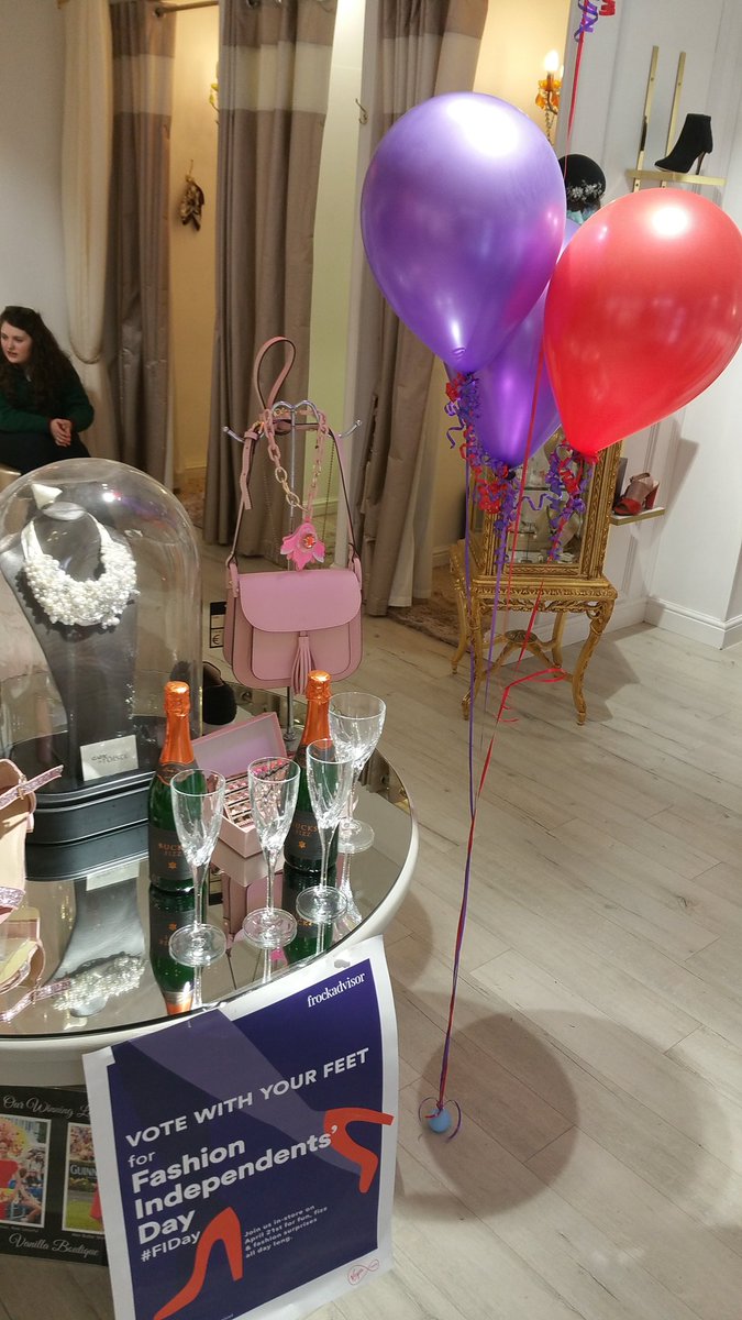 Awaiting yere arrival <a href="/jo_coughlan/">Joanne Coughlan</a> @frockadvisor <a href="/vanillafermoy/">Vanilla</a>