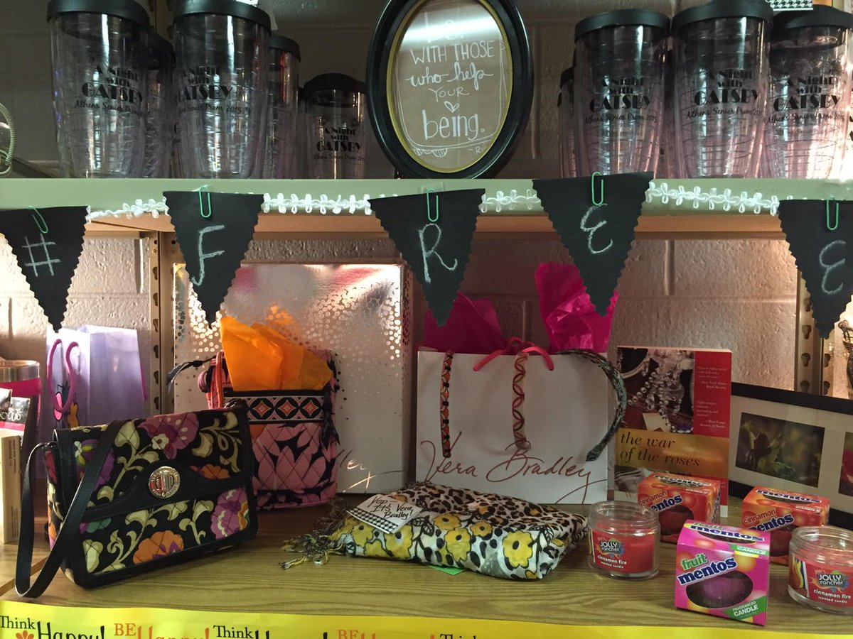 TheAHSCorner15's tweet photo. If you love Vera Bradley stop on by to see what we have. Maybe you'll take it home with you! #thecornercollection https://t.co/iC40JsKjzP