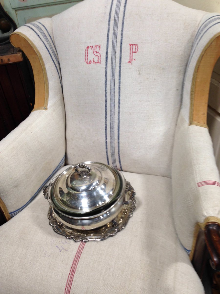 Furniture galore at @junkbonanza -- comfy with character, a win-win!