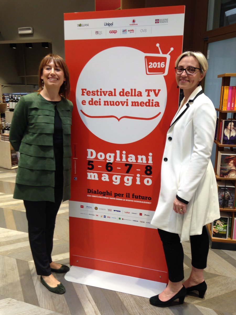FestivaldellaTv's tweet photo. Le organizzatrici del #Festivaldellatv @simoarpe e @fedemartv! @RadioCapital_fm @Raiofficialnews @SkyTG24 https://t.co/e7gopTBqi6