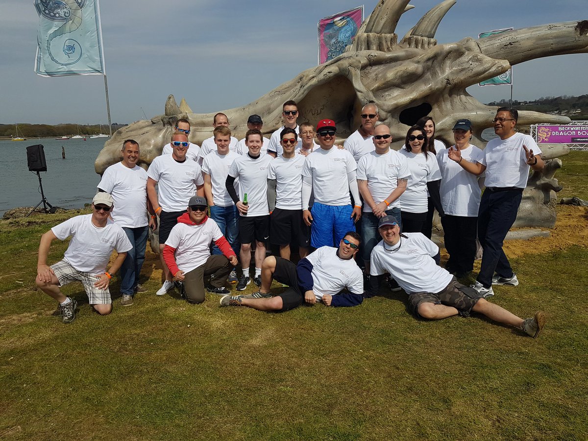 Adyfarrell's tweet photo. @wightlinkferry @iwradio @JohnGiddings01 #TeamWightlink #DragonBoatRace2016 https://t.co/sG8hZArpns