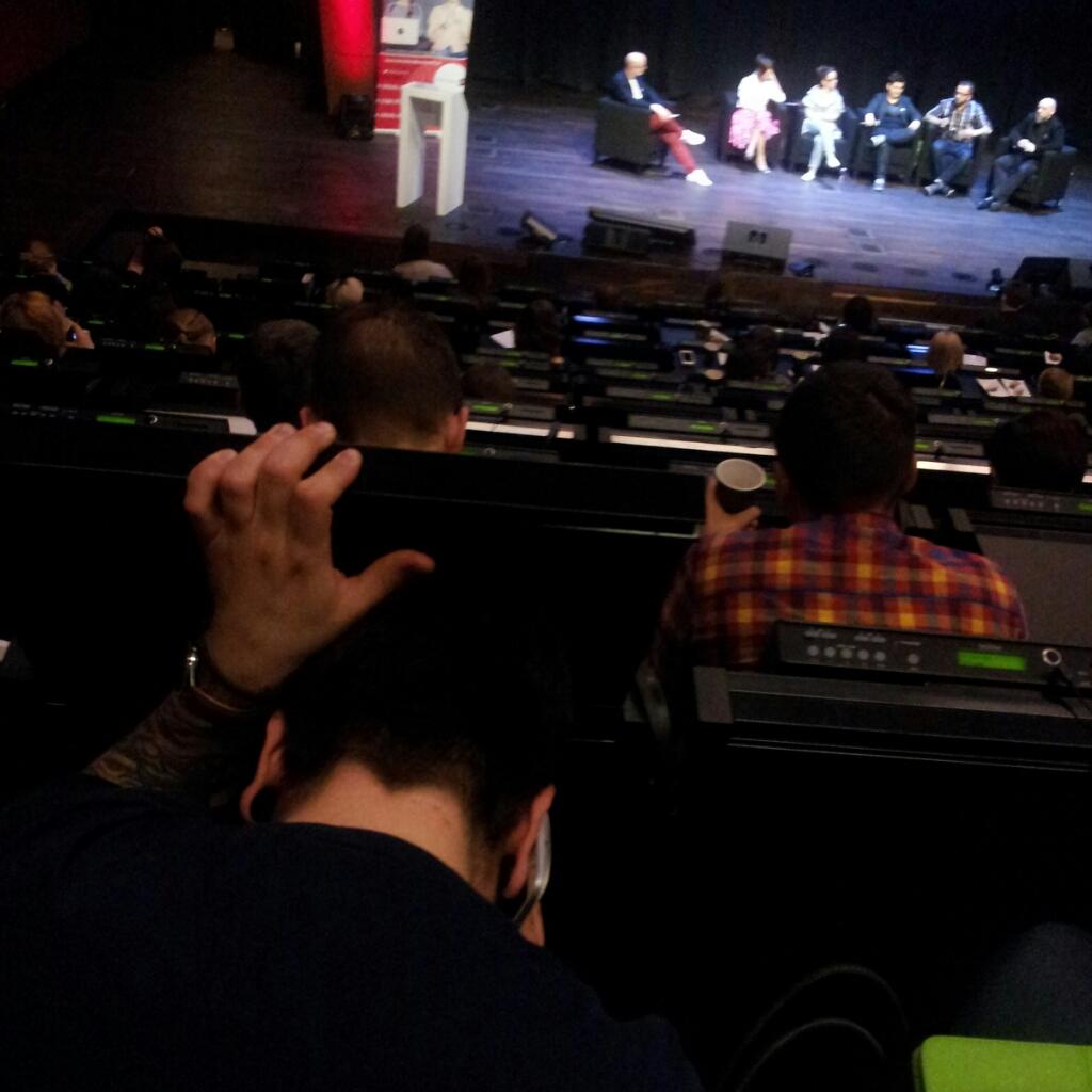 EKorybut's tweet photo. Praca w trudnych warunkach #SMConvent  #tweetshop #tshirt https://t.co/gohHqq9LAI