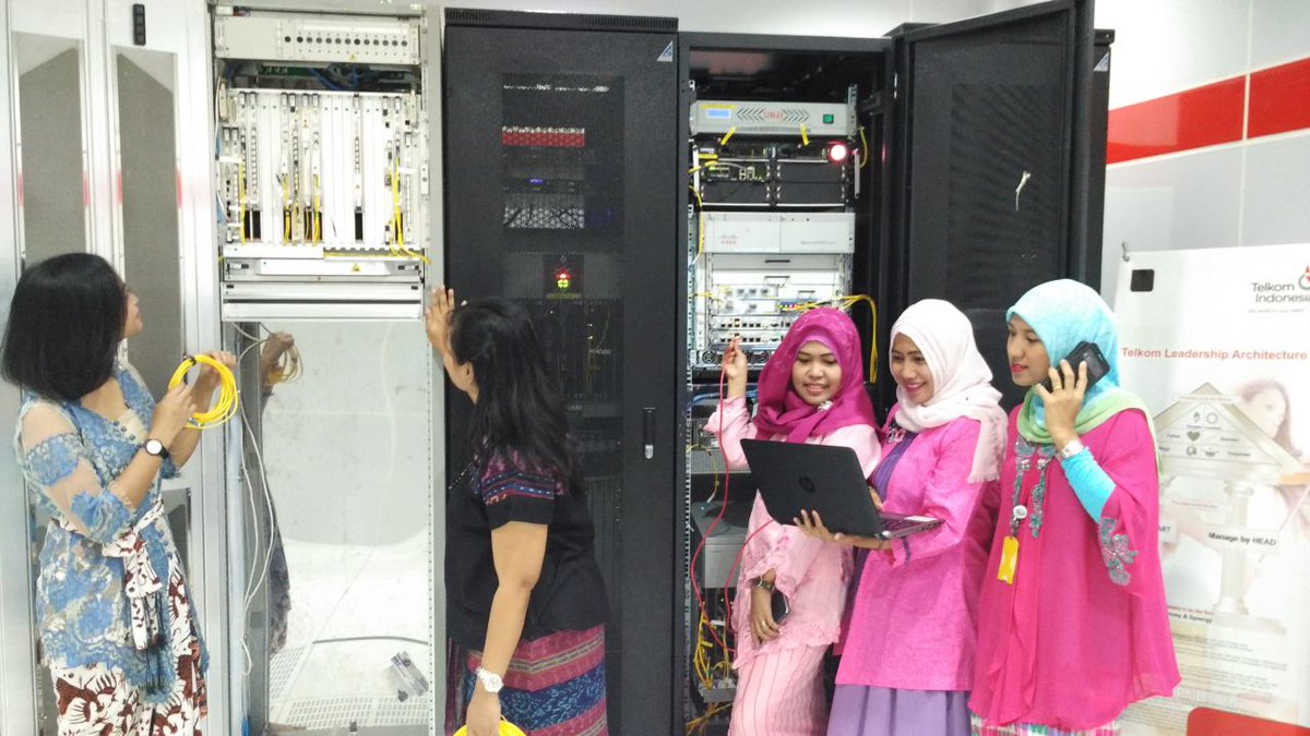 bundajihanisa's tweet photo. Bermimpilah selama engkau dapat bermimpi! 
#TelkomIndonesia 
#OOTDKartini 
#TelkomKartini 
#kartiniindihome https://t.co/ma09X9Lxe0