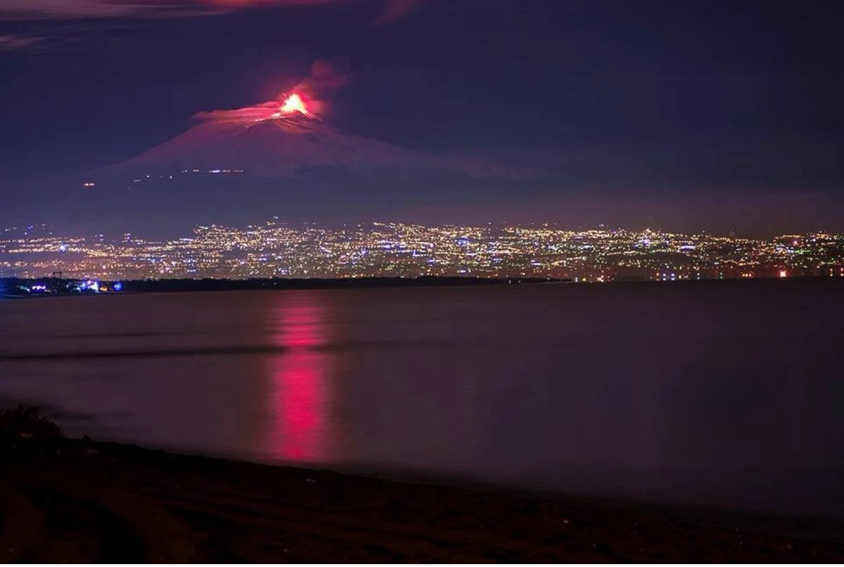 ACLEInfo's tweet photo. #ACLE100 No 36. Taking a tour of Europes biggest active volcano. Apply now: https://t.co/sLWwFVo2Br #TEFL #Adventure https://t.co/sH7Las13tv