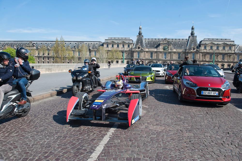 richardbranson's tweet photo. Why Formula E will do for electric cars what Formula 1 did for sports cars https://t.co/AbYqL7sIlY @DSVirginRacing https://t.co/QN4aBpWpt4
