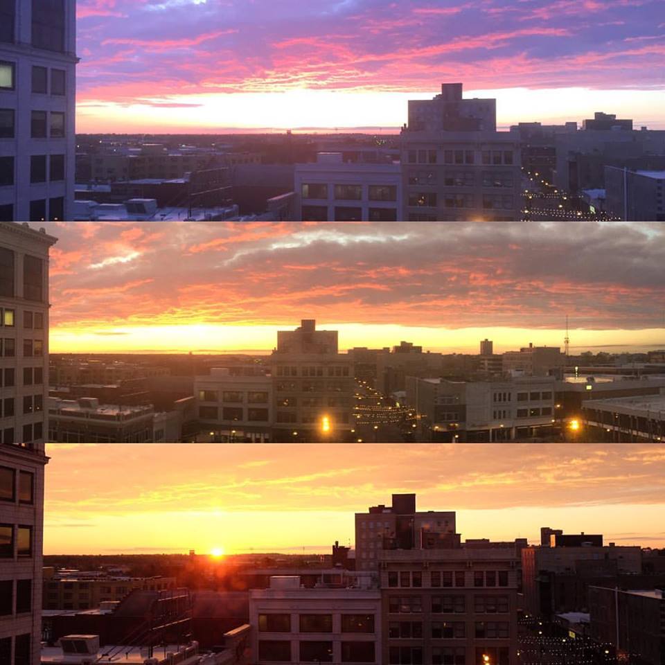 ksprnews's tweet photo. GOOD MORNING! Check out the sunrise over @downtownsgf taken from the @HeersLuxLiving bldg #SGF #ozarks https://t.co/ffvR5m85ih