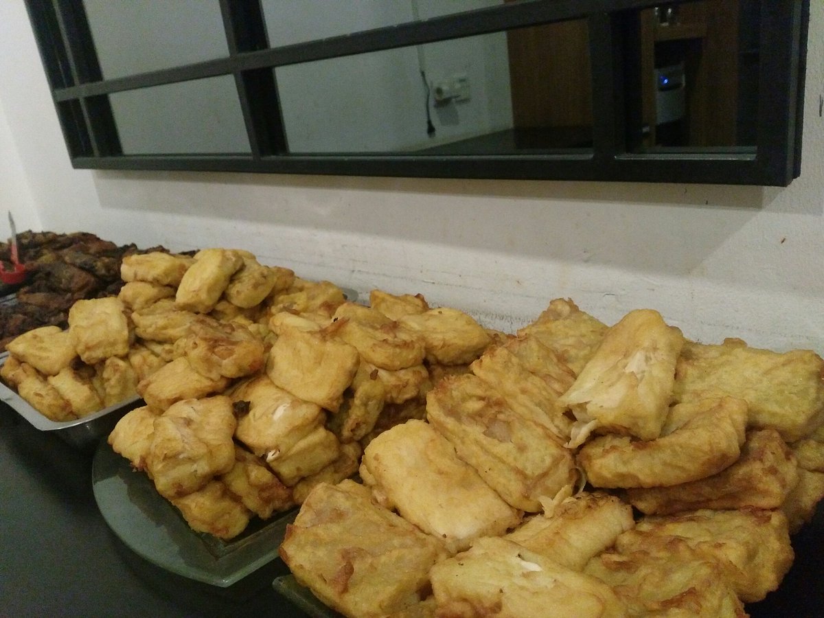 heychoro's tweet image. GAES JANGAN TERLALU SERIUS, KITA MASIH PUNYA GORENGAN LHO GAES. #womenintech #smschore @bukalapak @smartfrenworld