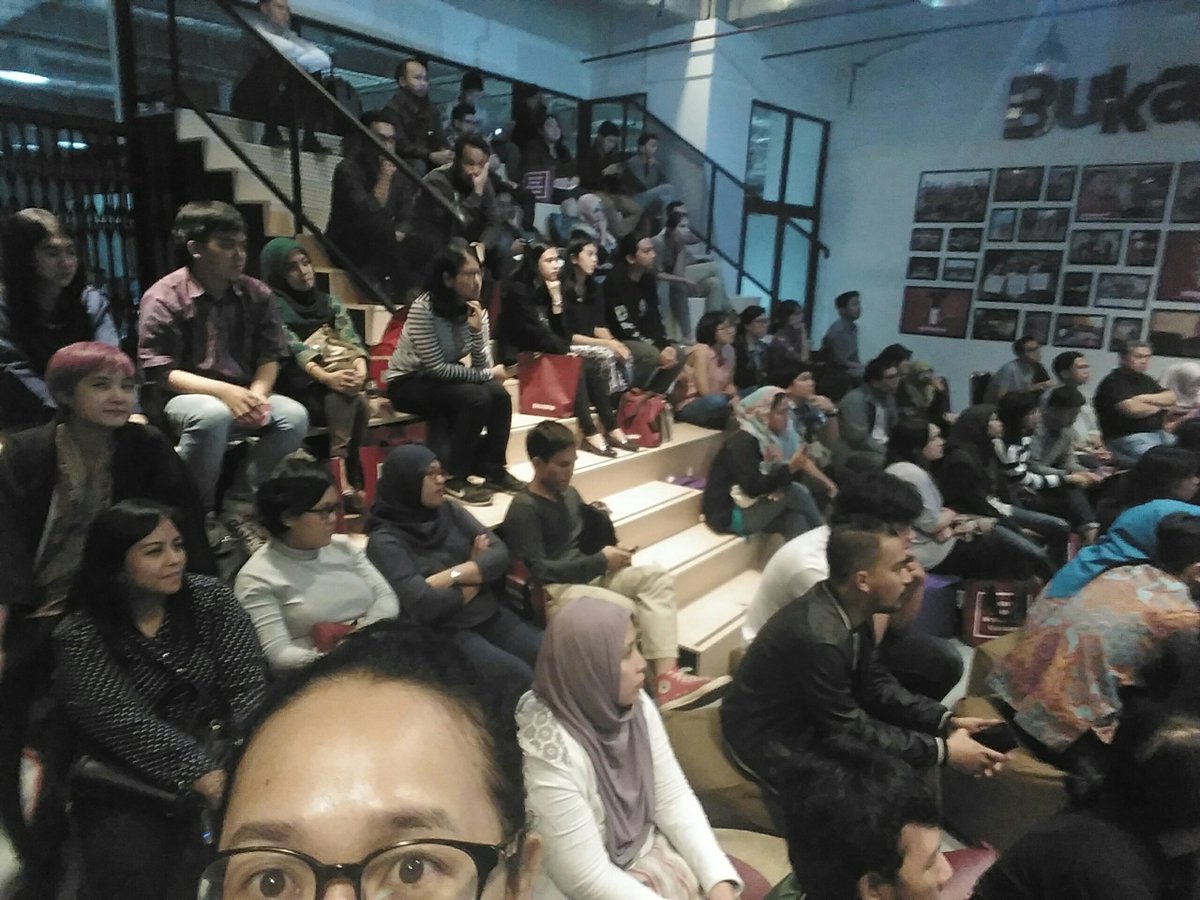 heychoro's tweet image. KALIAN KENAPA SERIUS BANGET SIH GAES. PASTI BIAR DAPEN HEMVON YA! #womenintech #smschore @bukalapak @smartfrenworld