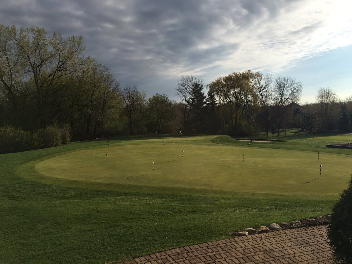 PaulSpeltz's tweet photo. It's a perfect morning for golf! #bracketts https://t.co/J4witzwwyB
