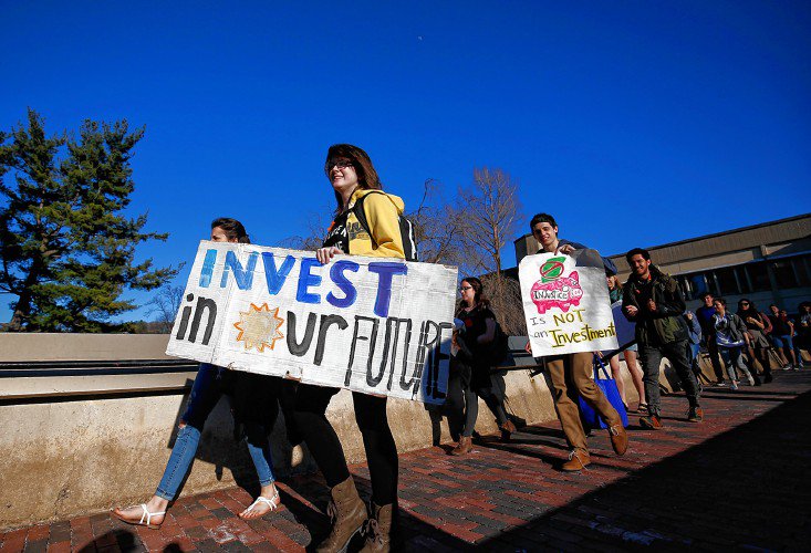 Gazette editorial board calls on Meehan: Stand w/ <a href="/divestumass/">divestumass</a> &amp; leave fossil fuels behind.
bit.ly/1MKBvml