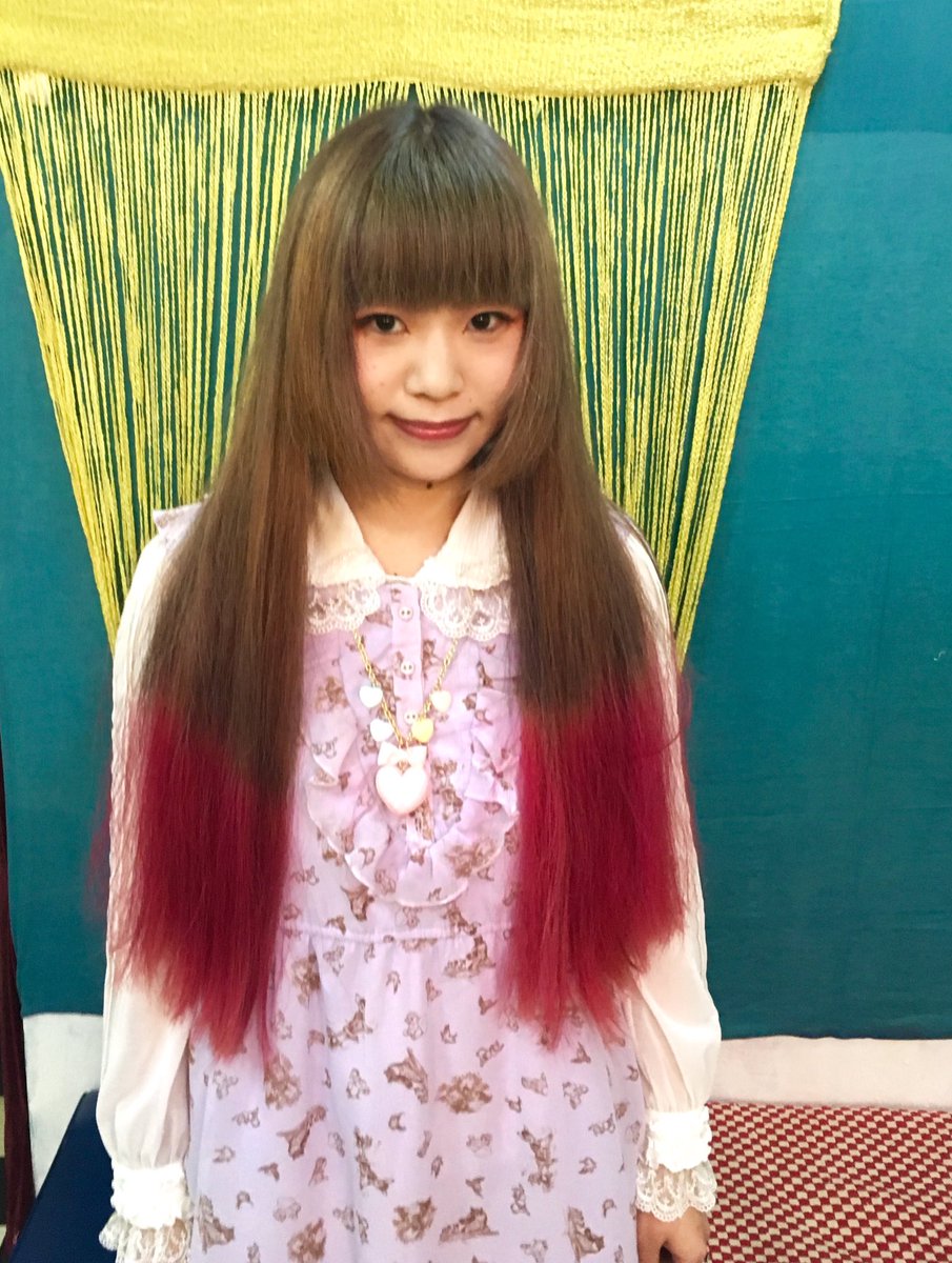 Hairvaltein 黒髪主義から とうとう初めてカラーを スーパーロングのヘアを全頭ブリーチのダブルカラー カラーを濃いめに入れて 薄くなった頃にミルクティー 毛先ピンクになるように 姫カット ツインテールでのアレンジにも